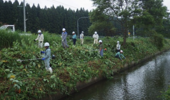 農業用水路の草刈り清掃ボランティア活動を実施しました